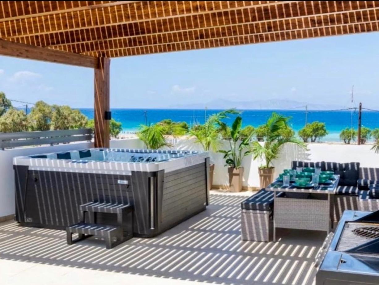 Odyssea Top View & Hot Jacuzzi Front Beach Κρεμαστή Εξωτερικό φωτογραφία